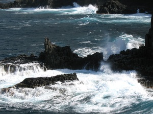 Natur Teneriffa, sich brechende Wellen an der Nordküste